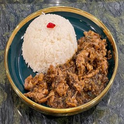 กระเทียมพริกไทยตำ ยุค90 ราดข้าว (แถมฟรีน้ำ 1 ขวด )