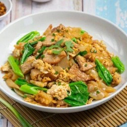 ผัดซีอิ้วเส้นใหญ่