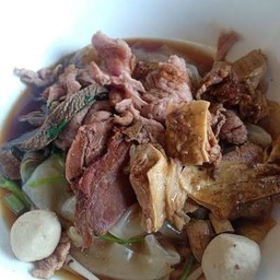 ก๋วยเตี๋ยวเนื้อเส้นใหญ่