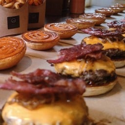 LIGON BURGER ไลก้อนเบอร์เกอร์ โต้รุ่งทุ่งศรีเมือง