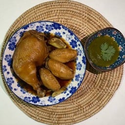 ร้าน ไก่ต้มน้ำปลาสูตรแม่ฟ้า