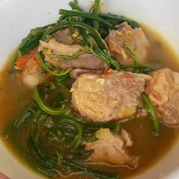 แกงส้มผักกูดกระดูกอ่อน