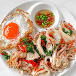 ข้าวกระเพราปลาหมึก