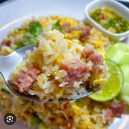 ข้าวผัดแหนม