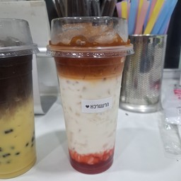 นมสดสตอเบอร์รี่ชาไทย