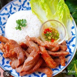 ข้าวหมูทอดน้ำปลา