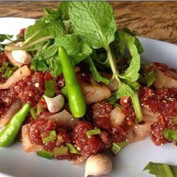 หมูมะนาวดิบ