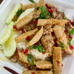 ข้าวราดกะเพราหมูสับหมูยอ