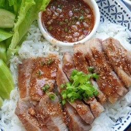 ข้าวหน้าคอหมูย่าง