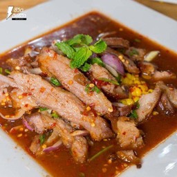 ยำคอหมูย่าง