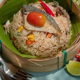 Stir-Fried Rice with Crispy Mackerel And Spicy Thai Mackerel Shrimp Paste Chili Dip ข้าวผัดปลาทูและน้ำพริกกะปิ