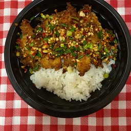 [เซตสุดฮิต] พัดกะเพราไก่กรอบ + ไก่กรอบคั่วพริกเกลือ