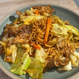 ผัดมาม่า Tomyum Stir Fried Instant Noodles