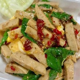 ไก่ยอกะเพา ราดข้าว