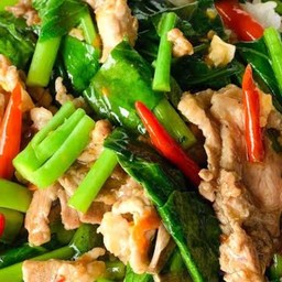 ข้าวคะน้าหมูชิ้น