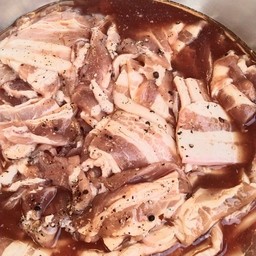 สามชั้นพริกไทย