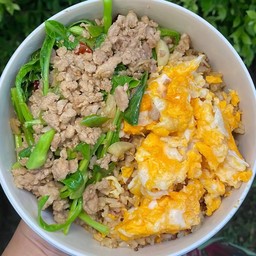 ข้าวคะน้าหมูสับ+ไข่ขยี้