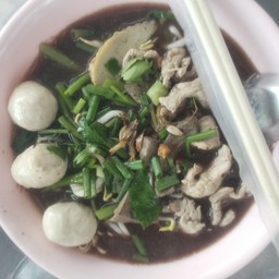 เส้นเล็กหมู,น้ำตก,