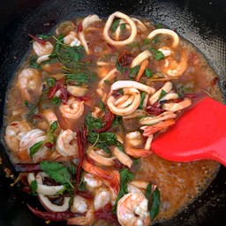 ข้าวปัดกระเพราทะเล พริกแห้ง