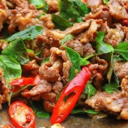 ผัดพริกเผาเนื้อ ใบโหระพา