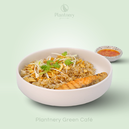 ข้าวผัดกระเทียมแซลมอนนอร์เวย์