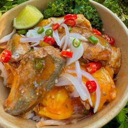 ข้าวไข่ข้นปลากระป๋อง