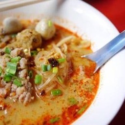 เล็กต้มยำ เนื้อตุ๋น+ชิ้น+ไข่ต้ม