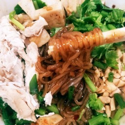 ก๋วยเตี๋ยวแห้ง เส้นเล็ก ไก่ฉีกลูกชิ้นไก่ยอ(เส้นหมี่,มาม่า ระบุได้)