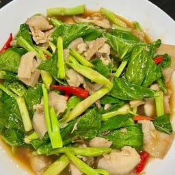ข้าวผัดคะน้าหมูชิ้น