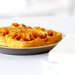 🥪 Hot Bread หมูผัดสไปซี่ Cheese