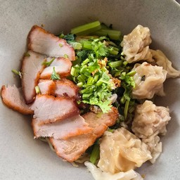 บะหมี่เกี๊ยวหมูแดง