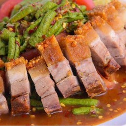 ตำถั่วหมูสามชั้นทอดน้ำปลา