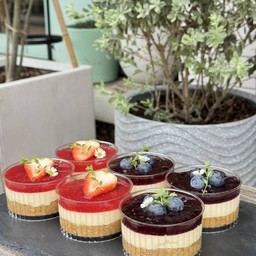 Strawberry Cheese Yogurt Pie:)