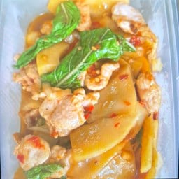 ผัดหมูหน่อไม้ดองเป็นกับข้าว