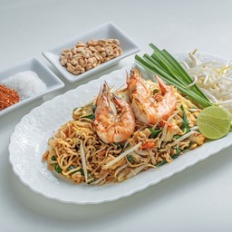 ผัดไทยเส้นมาม่ากุ้งสด