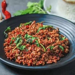 กะเพราเนื้อ เป็นกับ