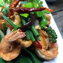 กุ้งผัดเม็ดมะม่วง