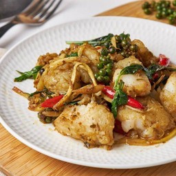 ปลาดอรี่ผัดฉ่า 159 kcal