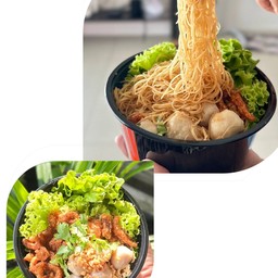 อิ่มคู่ หมี่คลุกลูกชิ้นหมูแซ่บบบ 2ชุด เสิร์ฟพร้อมหมูกระจก 2 ชุด