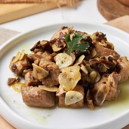 P2 หมูนุ่มผัดกระเทียม 205 kcal