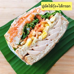 แซนวิช ปูอัดไข่กุ้ง +ไส้กรอกไก่ 1คู่