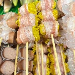 หมี่เหลืองพันหมูสามชั้น