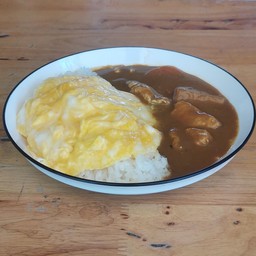 ข้าวแกงกะหรี่ไข่ข้น