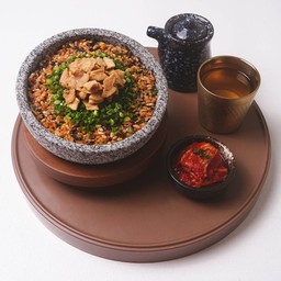 ข้าวผัดสาหร่าย กากหมูเจียว