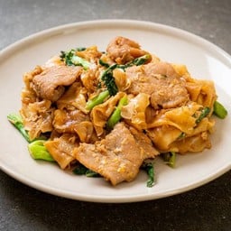 ผัดซีอิ้วหมู เส้นใหญ่