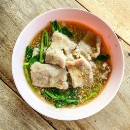 เส้นใหญ่หมู ราดหน้า