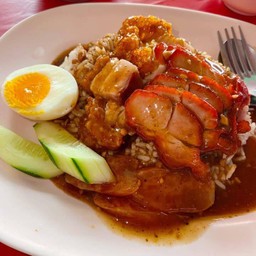 ข้าวหมูกรอบ+หมูแดง