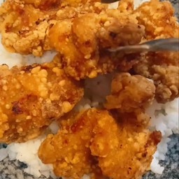 ข้าวไก่คาราโอเกะ ราด ซอสเทอริยากิ