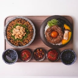 ชุด ซอตบับ หมูสับปั้นทอด ข้าวผัดสาหร่ายกากหมูเจียว +ชาฮอตเก