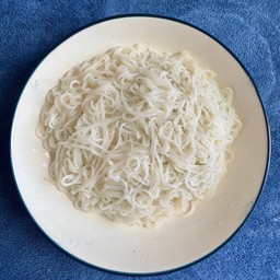 เส้นขนมจีนบีบสดครึ่งกิโลกรัม